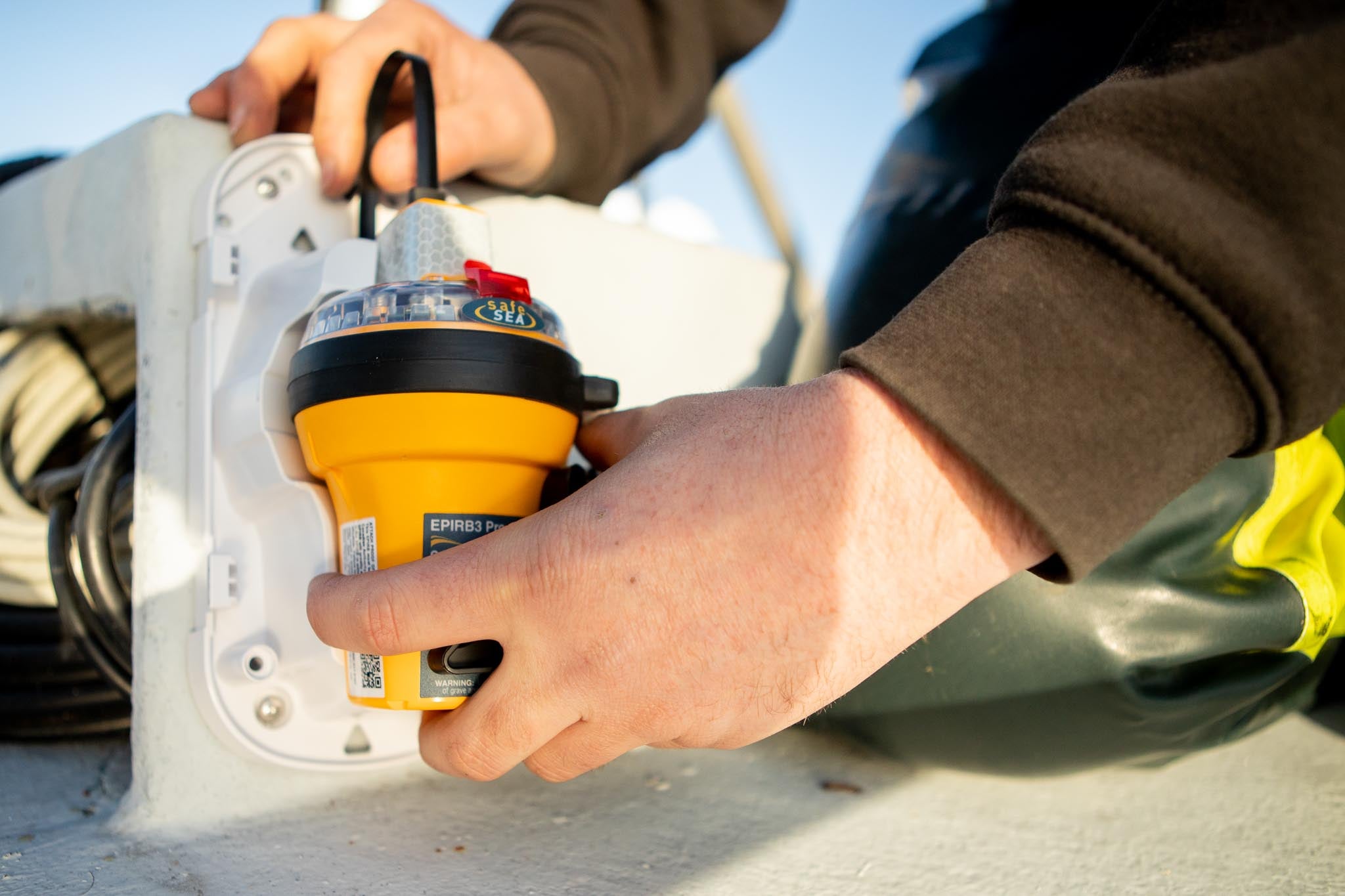 Ocean Signal SafeSea EPIRB3 Pro - Category 1 (702S-03933)