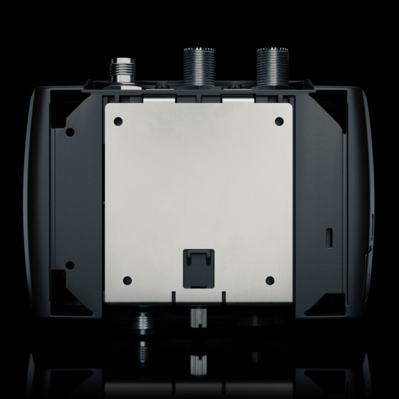 em-trak B951 5W SOTDMA Class B AIS Transceiver with FLEXI-FIT Bracket (430-0009)