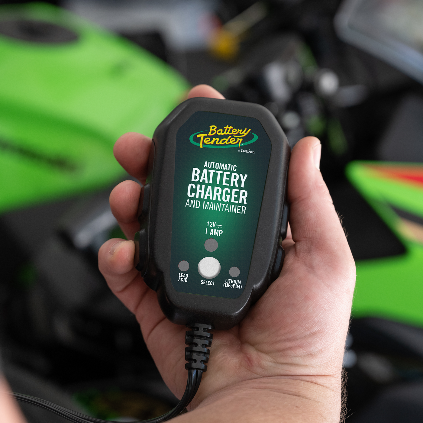 Battery Tender 12V 800M Amp Lead Acid/Lithium Selectable Battery Charger (022-0199-DL-WH)